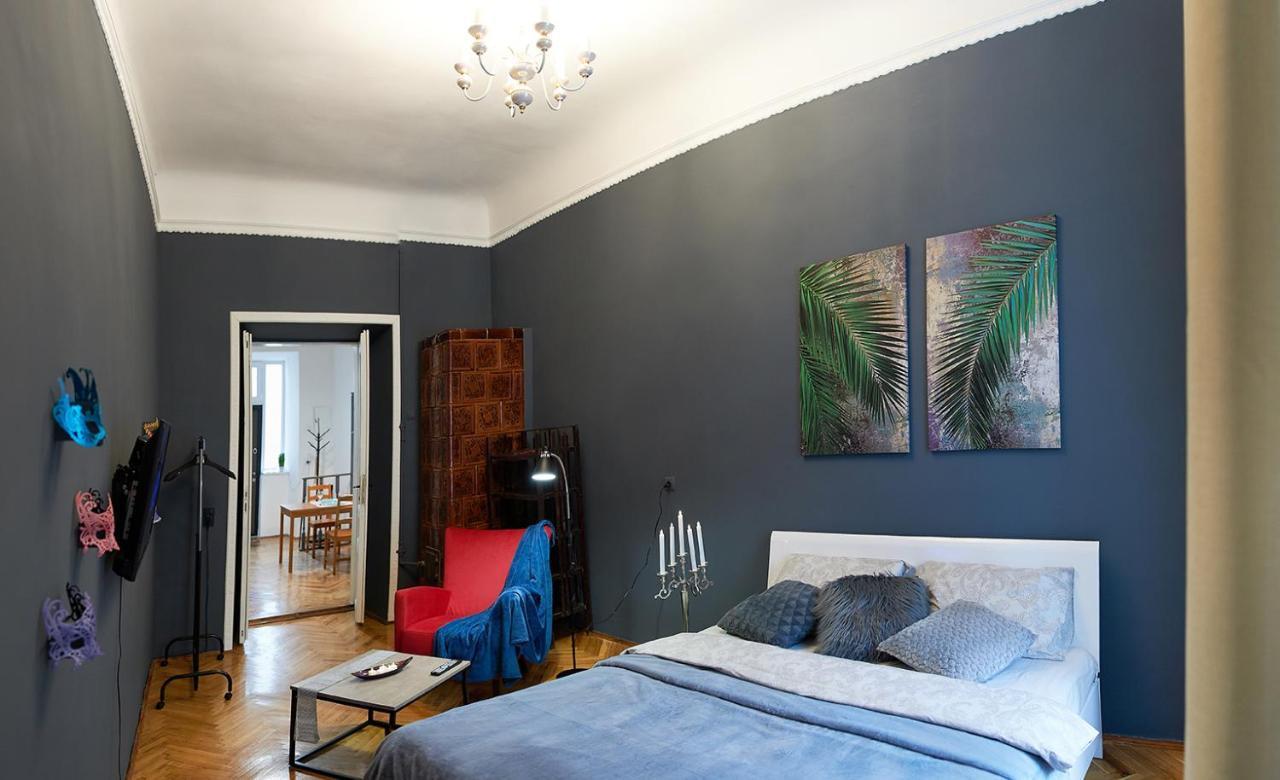 Stylish Apartments In The Center Lviv Exteriör bild