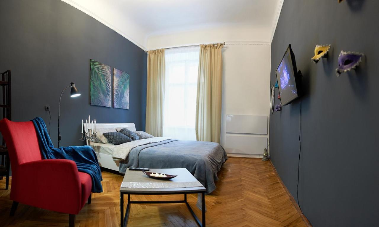 Stylish Apartments In The Center Lviv Exteriör bild