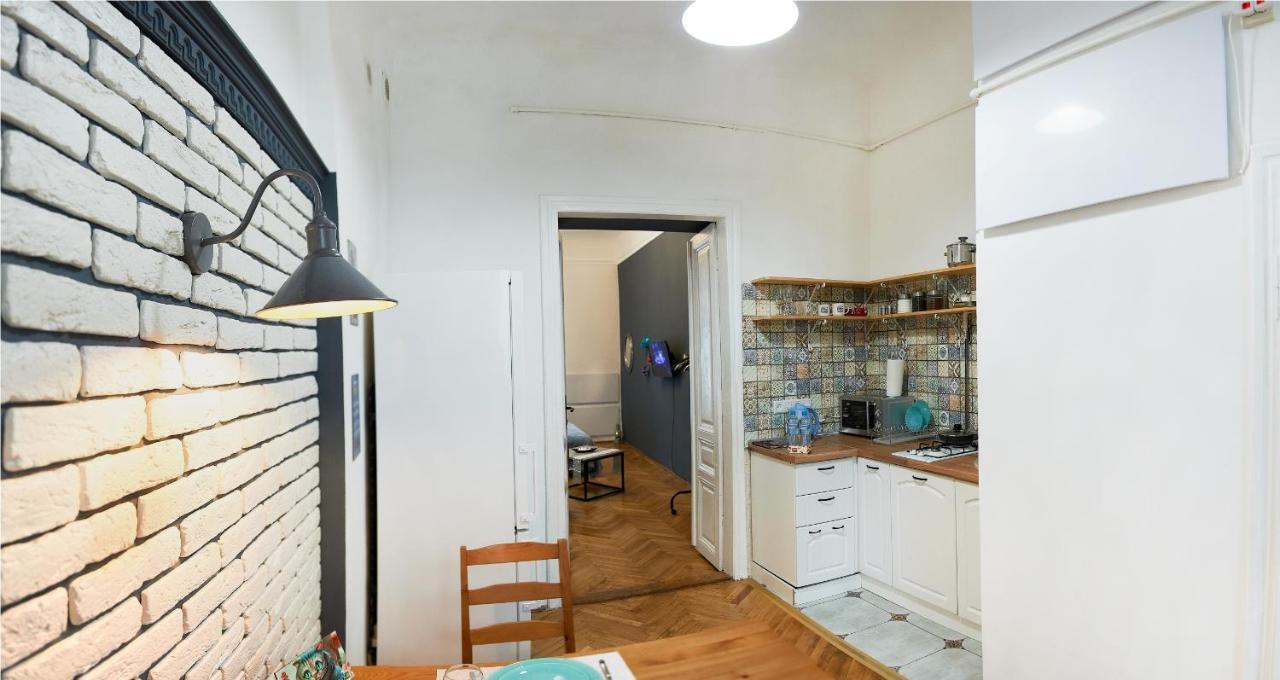 Stylish Apartments In The Center Lviv Exteriör bild